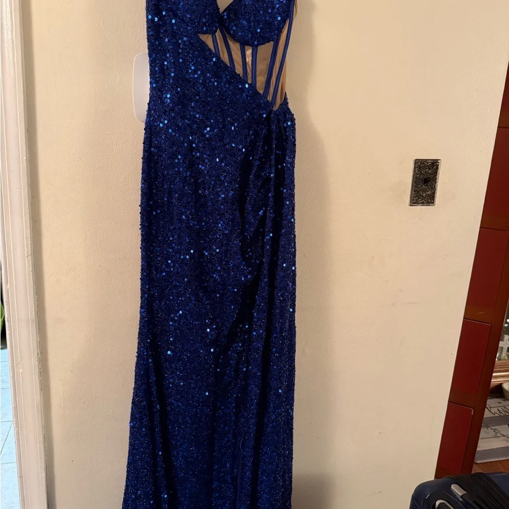 Elegant Blue Sequin Maxi Dress - Picture 2 of 9